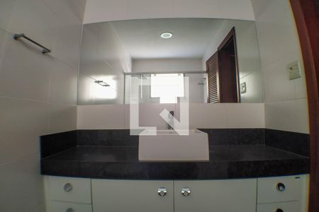 Casa à venda com 198m², 4 quartos e 2 vagasBanheiro da Suíte