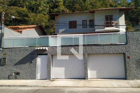 Casa à venda com 198m², 4 quartos e 2 vagasFachada
