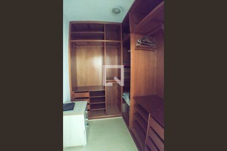 Casa à venda com 198m², 4 quartos e 2 vagasSuite