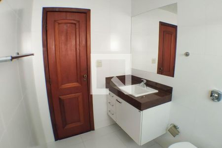 Casa à venda com 198m², 4 quartos e 2 vagasBanheiro 2