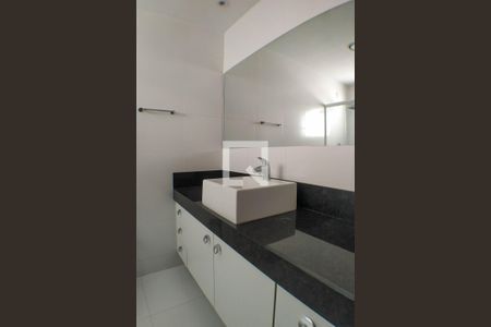 Casa à venda com 198m², 4 quartos e 2 vagasBanheiro da Suíte