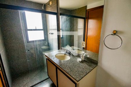 Apartamento para alugar com 320m², 6 quartos e 5 vagas Apartamento para alugar com 320m², 6 quartos e 5 vagasBanheiro da Suíte 2