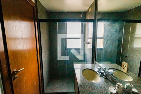 Apartamento para alugar com 320m², 6 quartos e 5 vagas Apartamento para alugar com 320m², 6 quartos e 5 vagasBanheiro da Suíte 2