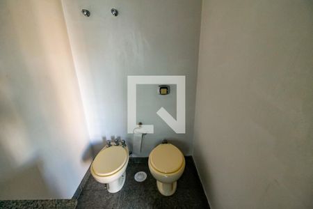 Apartamento para alugar com 320m², 6 quartos e 5 vagas Apartamento para alugar com 320m², 6 quartos e 5 vagasBanheiro da Suíte 2