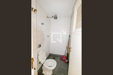 Apartamento para alugar com 320m², 6 quartos e 5 vagas Apartamento para alugar com 320m², 6 quartos e 5 vagasBanheiro de serviço