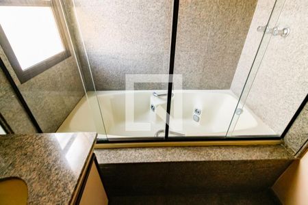 Apartamento para alugar com 320m², 6 quartos e 5 vagas Apartamento para alugar com 320m², 6 quartos e 5 vagasBanheiro da Suíte 1