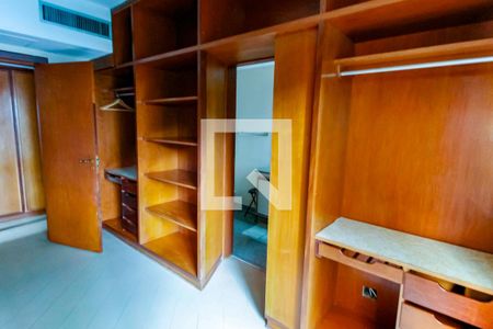 Apartamento para alugar com 320m², 6 quartos e 5 vagas Apartamento para alugar com 320m², 6 quartos e 5 vagasCloset da suíte 3