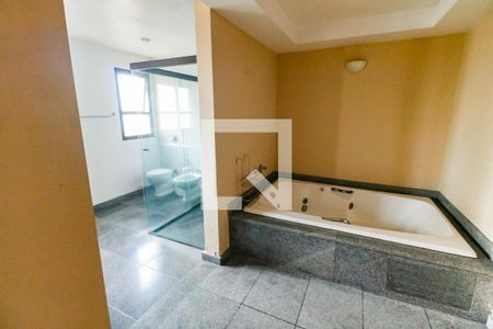 Apartamento para alugar com 320m², 6 quartos e 5 vagas Apartamento para alugar com 320m², 6 quartos e 5 vagasBanheiro da Suíte 3