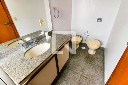 Apartamento para alugar com 320m², 6 quartos e 5 vagas Apartamento para alugar com 320m², 6 quartos e 5 vagasBanheiro da Suíte 2