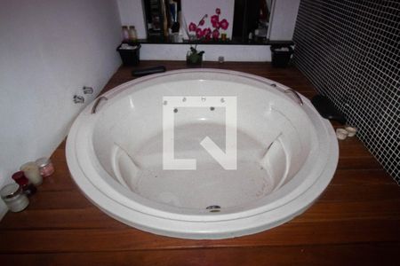 Casa à venda com 180m², 3 quartos e 2 vagasBanheira