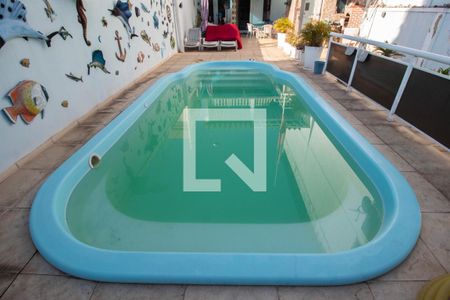 Casa à venda com 180m², 3 quartos e 2 vagasPiscina