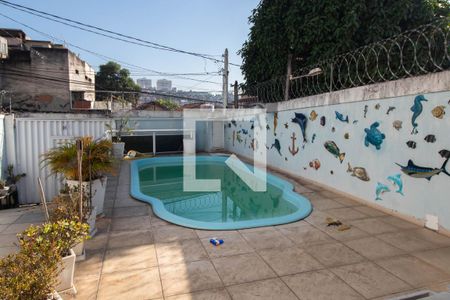 Casa à venda com 180m², 3 quartos e 2 vagasPiscina