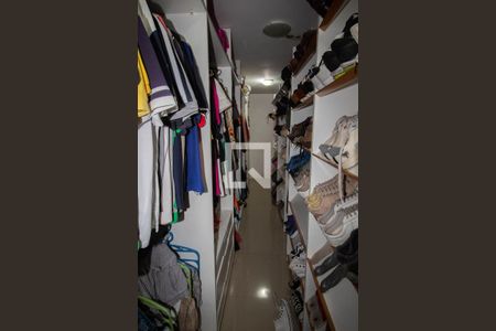 Casa à venda com 180m², 3 quartos e 2 vagasCloset da suíte