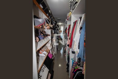 Casa à venda com 180m², 3 quartos e 2 vagasCloset da suíte