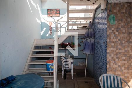 Casa à venda com 180m², 3 quartos e 2 vagasEscada pro Terraço