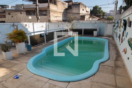 Casa à venda com 180m², 3 quartos e 2 vagasPiscina