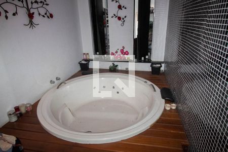 Casa à venda com 180m², 3 quartos e 2 vagasBanheira