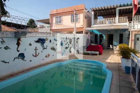 Casa à venda com 180m², 3 quartos e 2 vagasPiscina