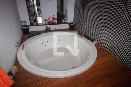 Casa à venda com 180m², 3 quartos e 2 vagasBanheira