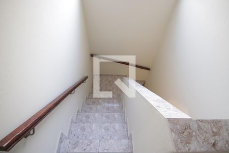 Casa à venda com 206m², 3 quartos e 2 vagasEscada