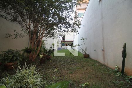 Casa à venda com 200m², 4 quartos e 2 vagasQuintal e Jardim