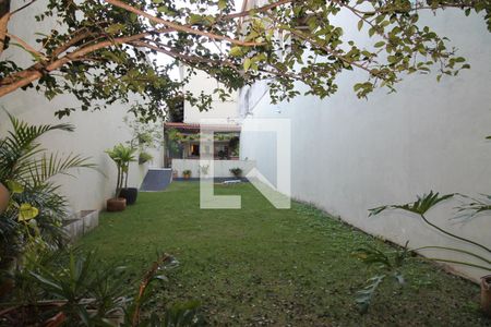 Casa à venda com 200m², 4 quartos e 2 vagasQuintal e Jardim