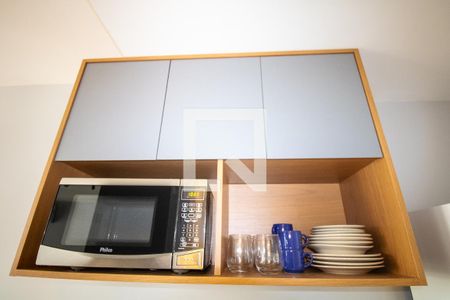 Cozinha- detalhe armário superior  de kitnet/studio para alugar com 1 quarto, 27m² em Indianópolis, São Paulo