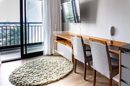 Studio para alugar com 27m², 1 quarto e sem vagaDetalhe bancada de refeição e escritório