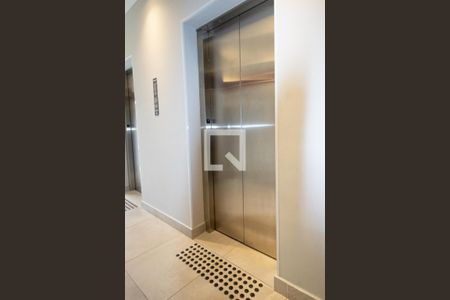 Studio para alugar com 27m², 1 quarto e sem vagaHall dos elevadores- detalhe soleira tátil