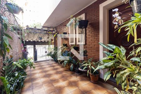 Casa de condomínio à venda com 180m², 3 quartos e 2 vagas Casa de condomínio à venda com 180m², 3 quartos e 2 vagasCorredor Lateral