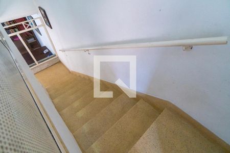 Casa à venda com 211m², 3 quartos e 2 vagasEscada