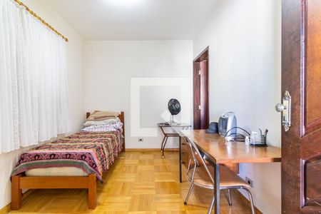 Casa à venda com 399m², 4 quartos e 2 vagas Casa à venda com 399m², 4 quartos e 2 vagasQuarto 4