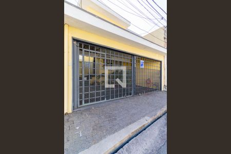 Casa à venda com 399m², 4 quartos e 2 vagas Casa à venda com 399m², 4 quartos e 2 vagasFachada