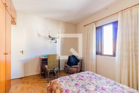 Casa à venda com 399m², 4 quartos e 2 vagas Casa à venda com 399m², 4 quartos e 2 vagasQuarto 1