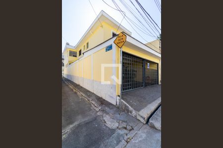 Casa à venda com 399m², 4 quartos e 2 vagas Casa à venda com 399m², 4 quartos e 2 vagasFachada