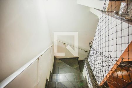 Casa à venda com 450m², 4 quartos e 4 vagasEscadas - Área de Serviço