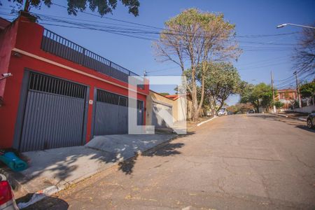 Casa à venda com 450m², 4 quartos e 4 vagasFachada