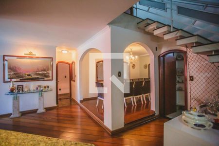 Casa à venda com 450m², 4 quartos e 4 vagasHall