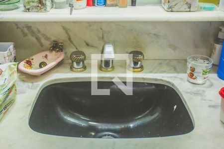 Casa à venda com 450m², 4 quartos e 4 vagasBanheiro Suíte - Torneira