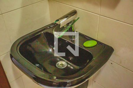 Casa à venda com 450m², 4 quartos e 4 vagasBanheiro Suíte - Torneira