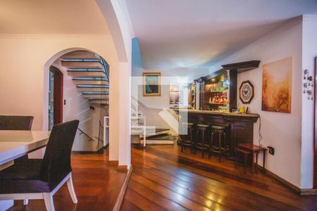 Casa à venda com 450m², 4 quartos e 4 vagasHall