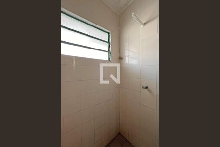 Banheiro de apartamento à venda com 1 quarto, 32m² em Aberta dos Morros, Porto Alegre
