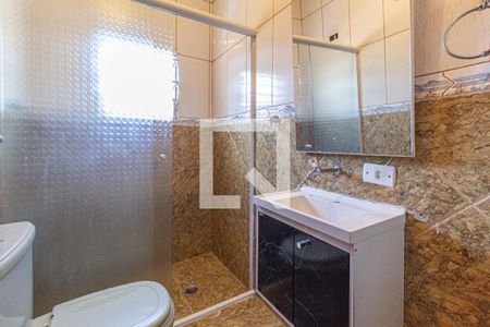 Casa para alugar com 100m², 2 quartos e 2 vagasBanheiro da suíte