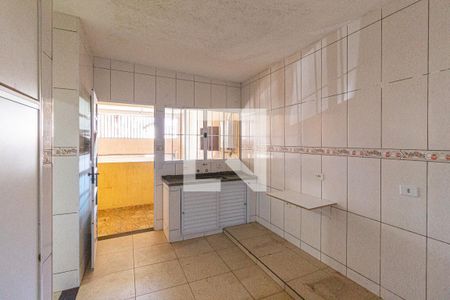 Casa para alugar com 100m², 2 quartos e 2 vagasCozinha