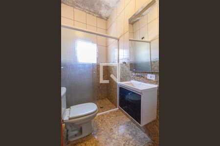 Casa para alugar com 100m², 2 quartos e 2 vagasBanheiro da suíte