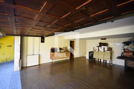 Casa para alugar com 320m², 2 quartos e 4 vagas Casa para alugar com 320m², 2 quartos e 4 vagasGaragem