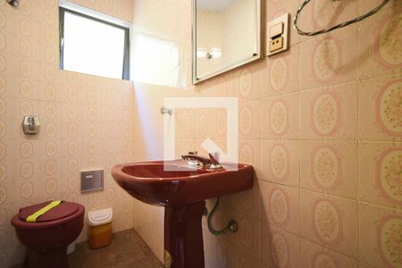 Casa para alugar com 320m², 2 quartos e 4 vagas Casa para alugar com 320m², 2 quartos e 4 vagasBanheiro de Serviço