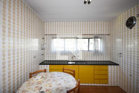 Casa para alugar com 320m², 2 quartos e 4 vagas Casa para alugar com 320m², 2 quartos e 4 vagasCozinha