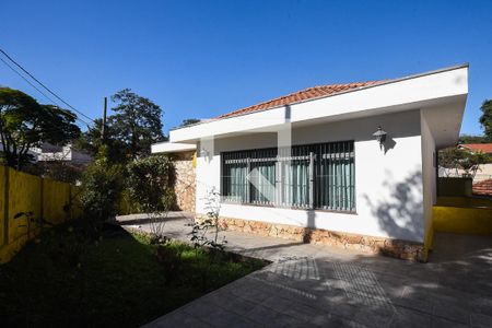 Casa para alugar com 320m², 2 quartos e 4 vagas Casa para alugar com 320m², 2 quartos e 4 vagasFachada