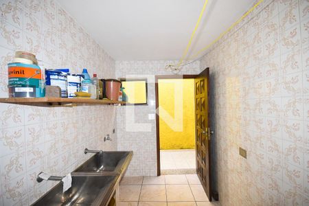 Casa para alugar com 320m², 2 quartos e 4 vagas Casa para alugar com 320m², 2 quartos e 4 vagasÁrea de serviço 2